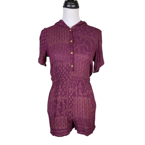 Earthbound Trading Co Maroon Crepe Gold Print Hooded Short Sleeve Romper - Picture 1 of 9